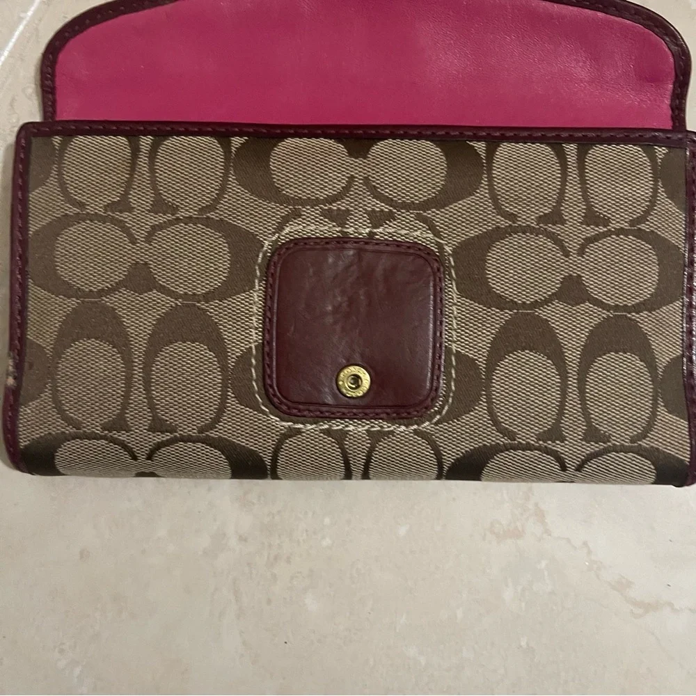 COACH - 40893 - Bleeker dark wine and brown signatures c envelope wallet - EUC - Picture 9 of 9